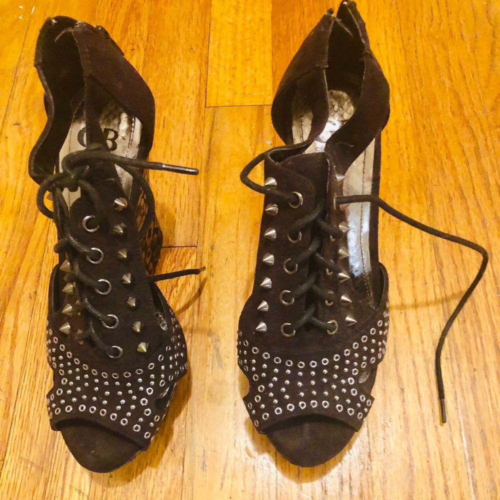 Heels - Picture 2 of 4